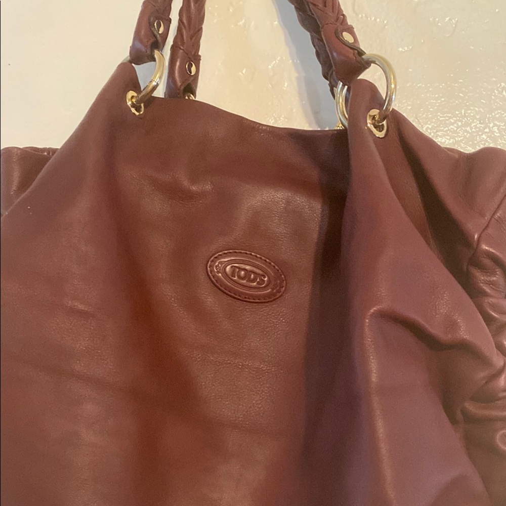 Tod's Brown Leather Shoulder Bag with Slouchy Design